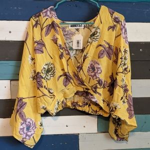 NWT Audrey 3+1 Flower Crop Top